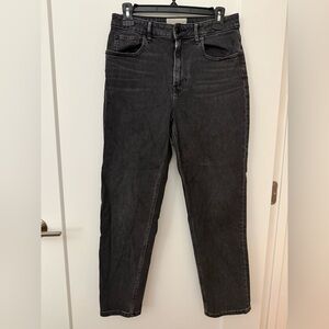 Everlane Curvy Cheeky Jeans in Black